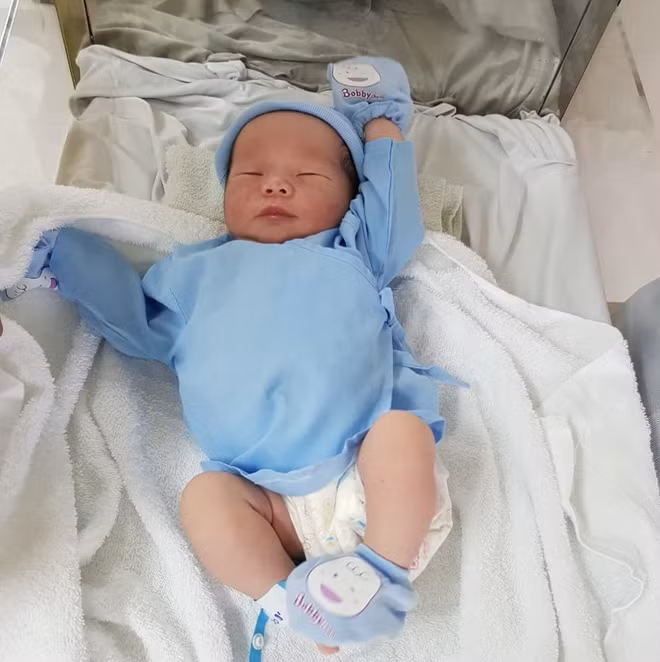 Bé trai sơ sinh nặng 3,5kg bị bỏ rơi sáng 19-5.