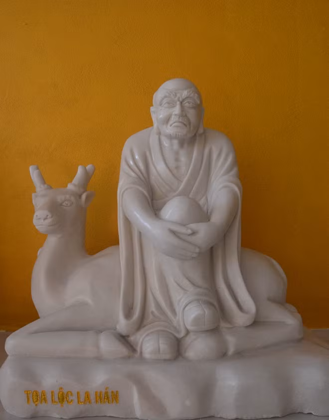 Mỗi pho tượng thể hiện sự công phu, tài hoa, khéo léo của những người thợ đá ở Non Nước