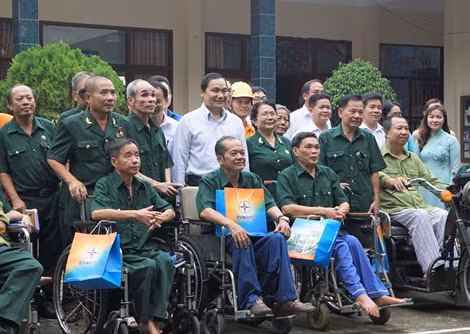 Tổng công ty Điện lực miền Nam tri ân người có công, gia đình chính sách