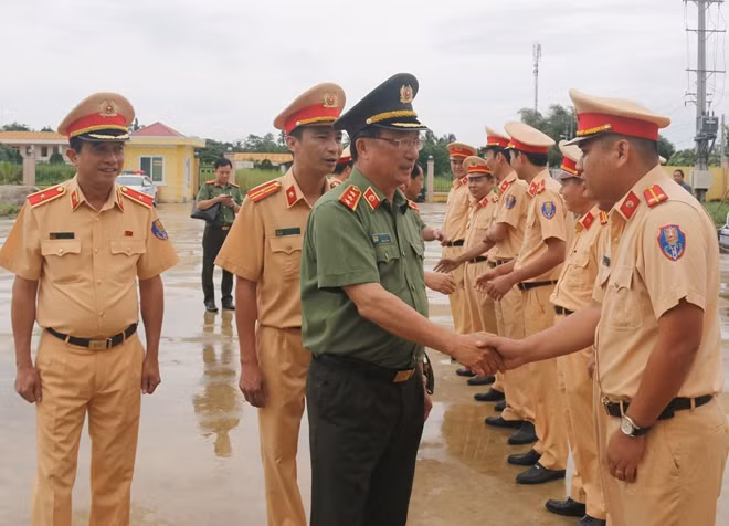 Thứ trưởng Nguyễn Văn Thành, đến thăm và làm việc với CBCS Thủy đoàn II Cục CSGT.