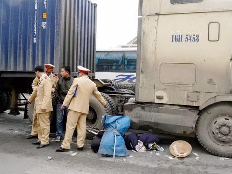 Xe container gây tai nạn. Xe container gây tai nạn.