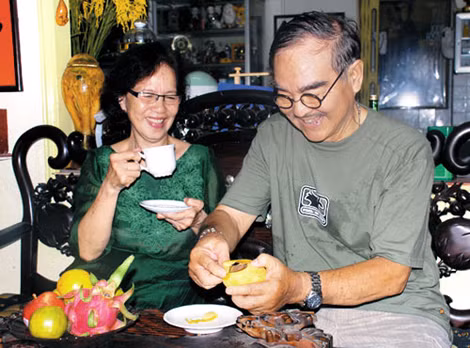 Vợ chồng NSND Thế Anh và NS Thu Hằng.