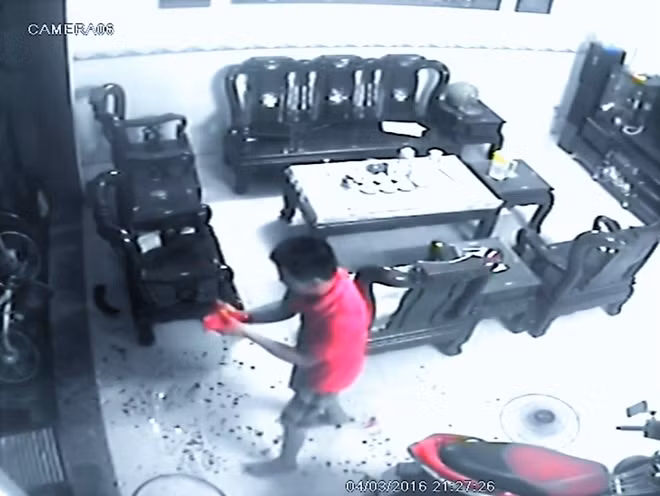 Vụ việc xảy ra chỉ trong vài phút khiến anh Điều bị thương khắp người