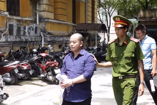 Bị cáo Nguyễn Đức Dũng sau phiên xử