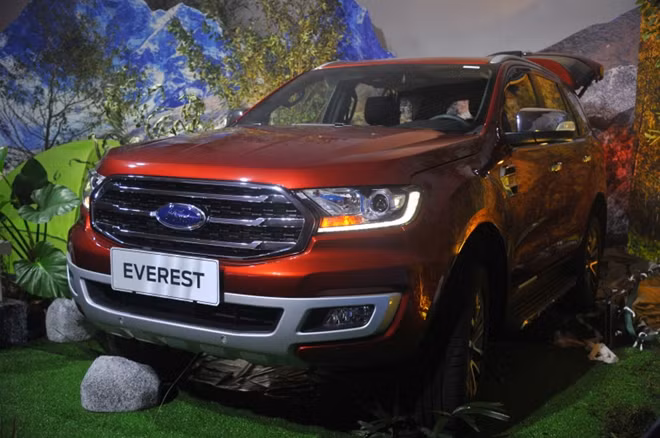 Ford Everest là chiếc xe đầu tiên tại thị trường Việt Nam sở hữu hộp số tự động 10 cấp.
