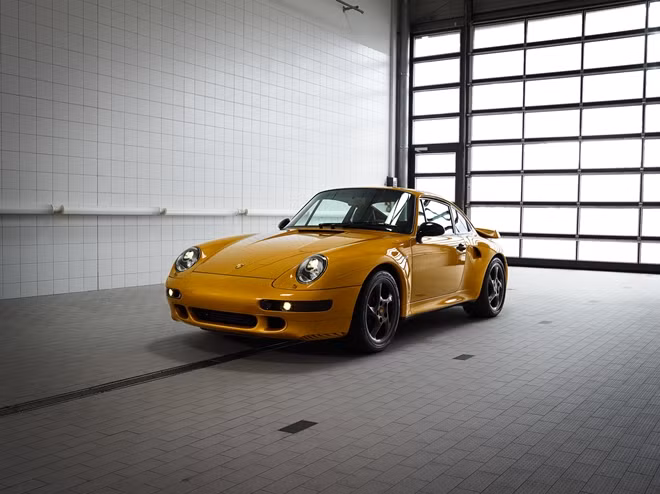 Chiếc siêu xe thể 911 cổ điển được phục chế từ nhiều các chi tiết nguyên bản.