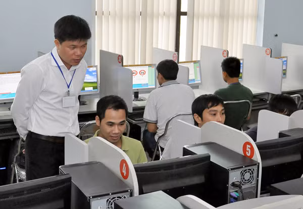 Bộ câu hỏi thi lấy bằng lái xe dự kiến sẽ tăng thêm 50 câu hỏi từ tháng 7/2018 - Ảnh minh họa