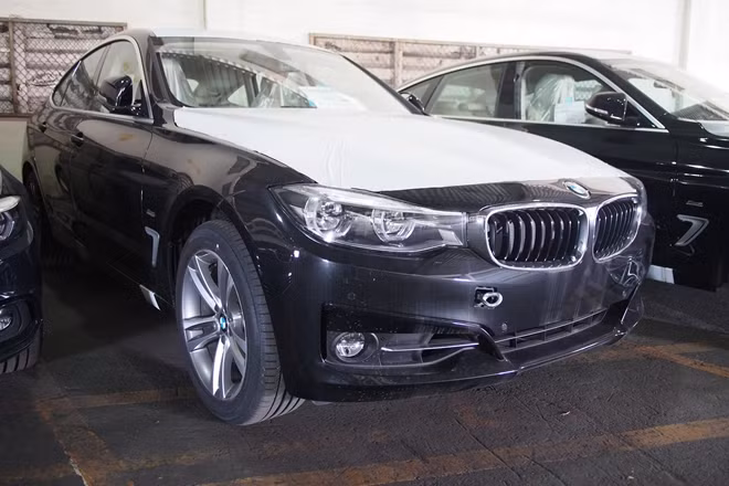 Lô xe BMW và Mini được cho là do Thaco Trường Hải nhập khẩu đã xuất hiện tại một cảng biển ở Tp.HCM
