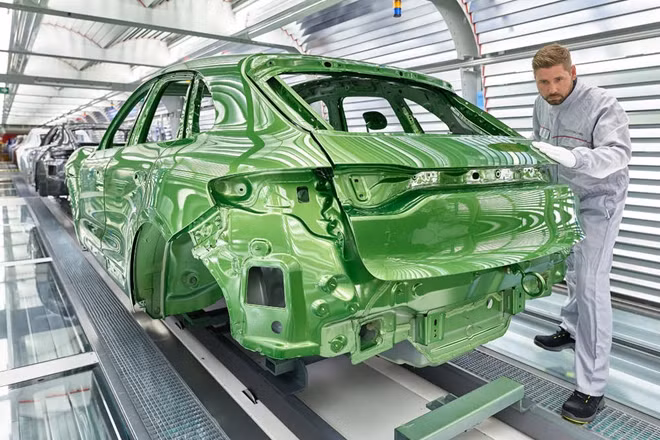 Chiếc Porsche Macan thế hệ mới đầu tiên đã hoàn thành xong giai đoạn khung vỏ.