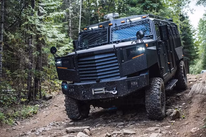 Quái vật Inkas Superior APC/AMEV 4x4 có khả năng chống đạn lên đến mức 7 - Ảnh: Carscoops.