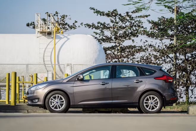 Ford Focus Trend có giá bán lẻ 699 triệu đồng