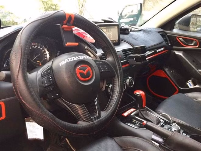 Nội thất phong cách thể thao của chiếc Mazda3 độ