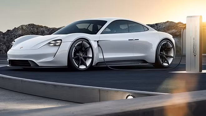Porsche vừa quyết định nhân đôi khoản đầu tư vào mảng xe chạy điện - Ảnh minh họa