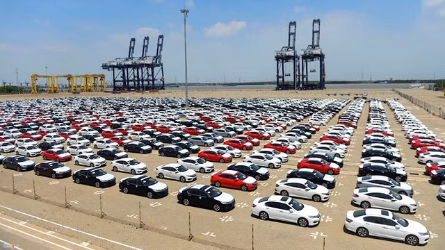 Xe nhập khẩu từ Thái Lan đang chiếm số lượng lớn ở thị trường Việt Nam - Ảnh minh hoạ.