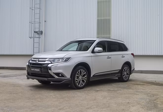Outlander lắp ráp tại Việt Nam có giá bán thấp hơn khoảng 200 triệu đồng so với xe nhập khẩu nguyên chiếc