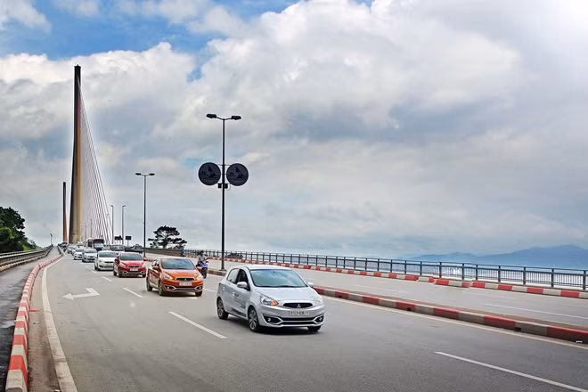 Giảm sâu giá Mitsubishi Mirage và Attrage quyết đấu với các đối thủ Hàn Quốc