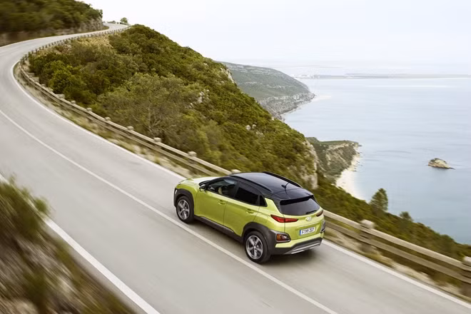 Hyundai KONA được phát triển mang tới cho khách hàng trải nghiệm về 1 chiếc SUV thực thụ. Khoảng sáng gầm xe và vị trí ghế cao đảm bảo tầm nhìn tốt nhất cho tài xế và tăng sự thoải mái cho các chuyến đi dài