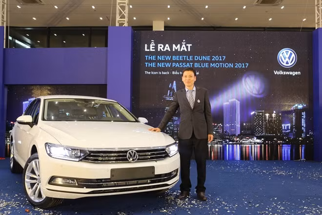 Tổng Giám đốc Volkswagen Việt Nam giới thiệu Passat BlueMotion trong ngày ra mắt