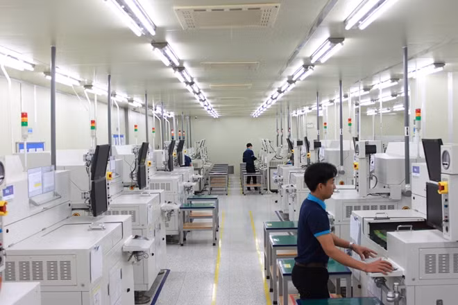 Bên trong nhà máy sản xuất linh kiện điện tử có tổng vốn đầu tư 30 triệu USD vừa đi vào hoạt động tại Bắc Ninh