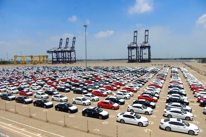 Sản lượng xe lắp ráp tăng nhưng các doanh nghiệp vẫn bỏ ra nhiều tiền để nhập khẩu ô tô nguyên chiếc vào Việt Nam - Ảnh minh hoạ