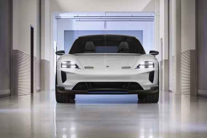 Mẫu xe điện thể thao Mission E Cross Turismo vừa được Porsche giới thiệu tại triển lãm ô tô quốc tế Geneva