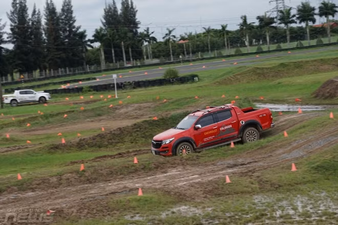 Chevrolet Colorado cày ải tại trường đua Happy Land