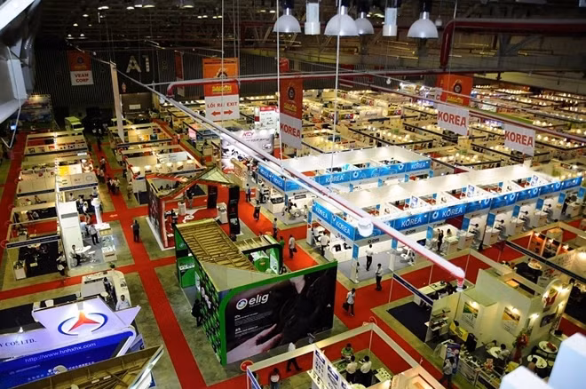 Các gian hàng tại Saigon Autotech & Accessories diễn ra năm 2016