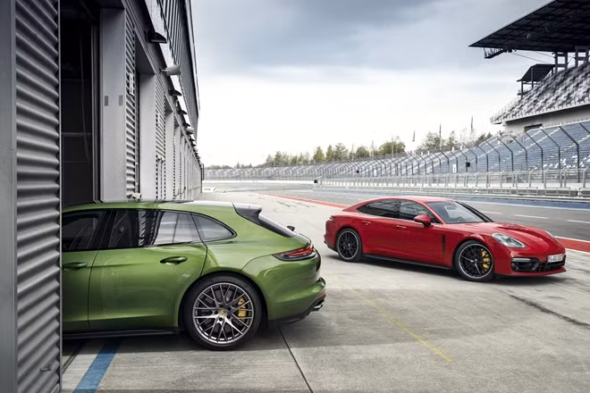 Hai phiên bản thể thao GTS chính thức được Porsche bổ sung cho Panamera.