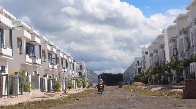 Một trong những dãy nhà xây dựng không phép.