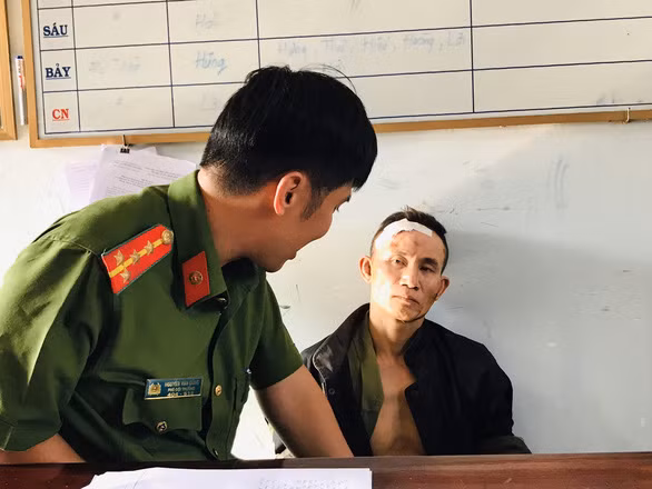 Chinh tại cơ quan Công an.