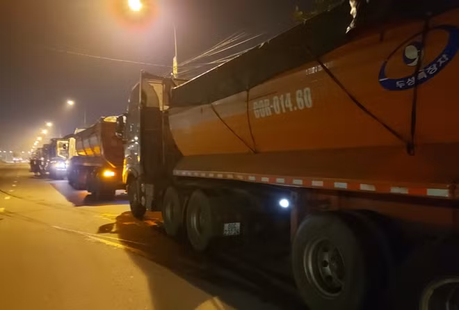 Đoàn xe vua vi phạm quả tang.