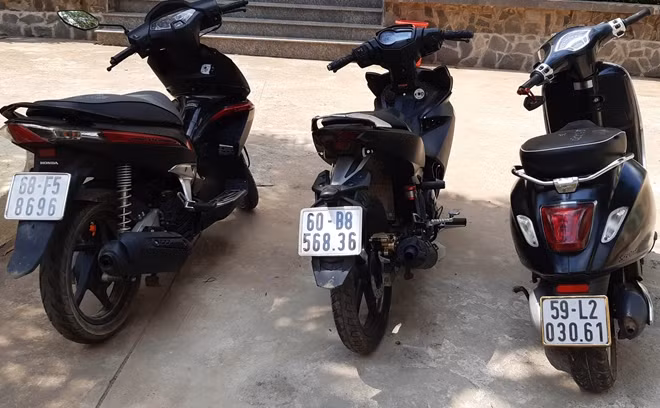Xe máy nhóm 9 đối tượng vừa trộm cắp bị thu giữ.