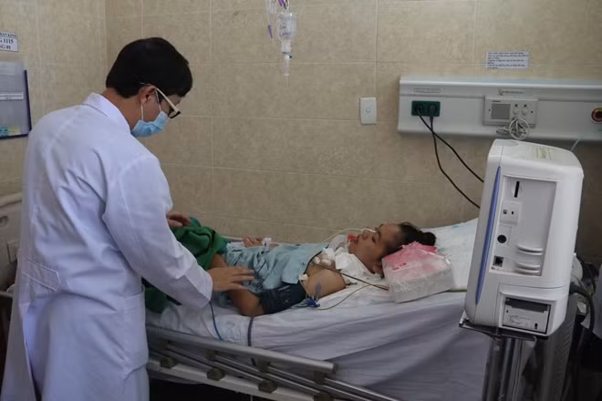 Nạn nhân đang được điều trị tại bệnh viện.