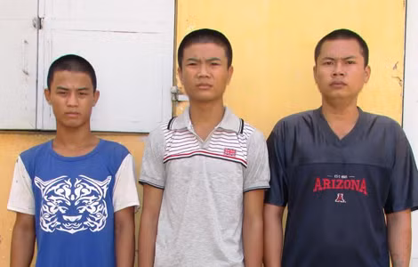 Ba thanh niên cướp tài sản bị bắt giữ. Ba thanh niên cướp tài sản bị bắt giữ.
