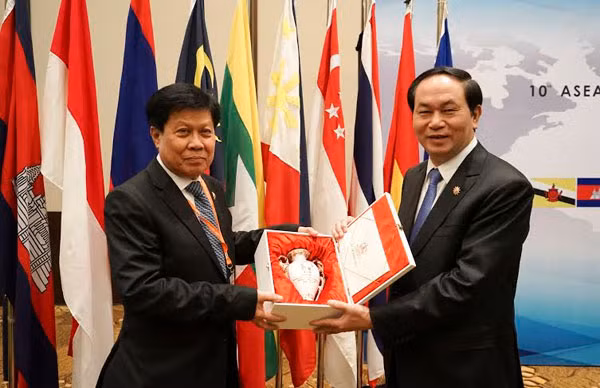 Bộ trưởng Trần Đại Quang gặp gỡ song phương với Thứ trưởng Bộ An ninh Vương quốc Thái Lan Sutee Markboon.
