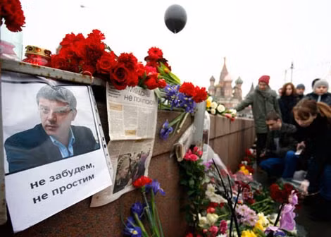 Người dân tưởng nhớ ông Boris Nemtsov.