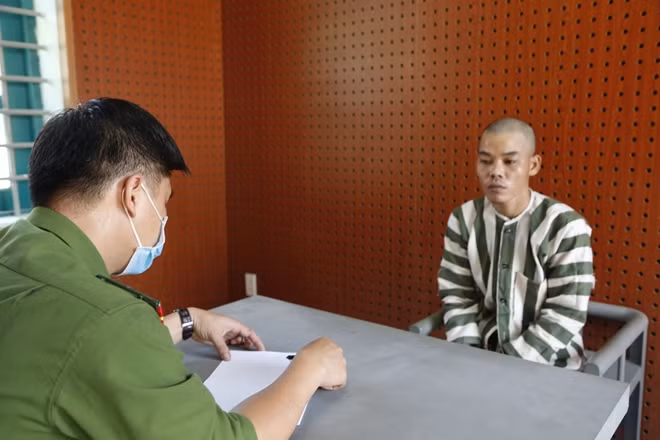 Công an lấy lời khai Thắng