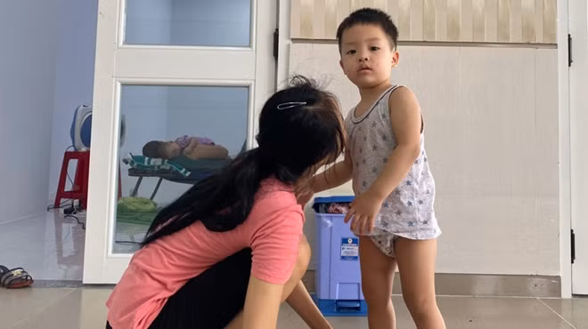 Bình Dương bố trí thêm điều dưỡng, nhân viên y tế chăm sóc các bé