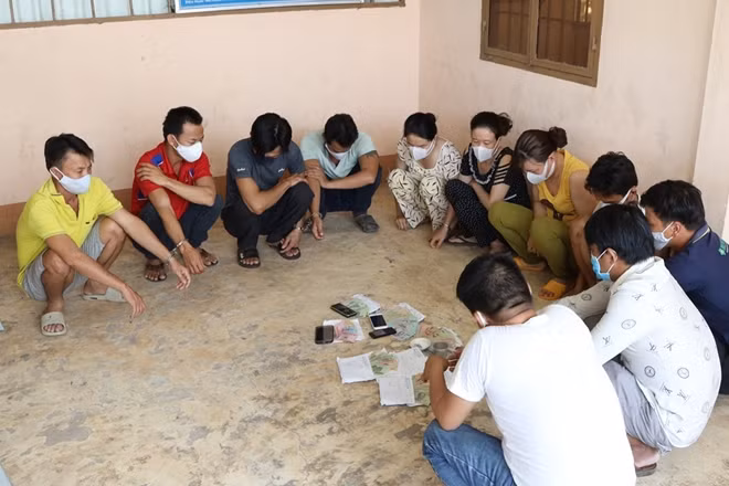 Các đối tượng cùng tang vật