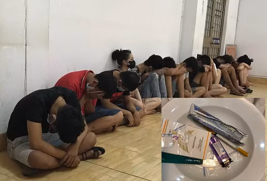 Các đối tượng cùng tang vật Các đối tượng cùng tang vật