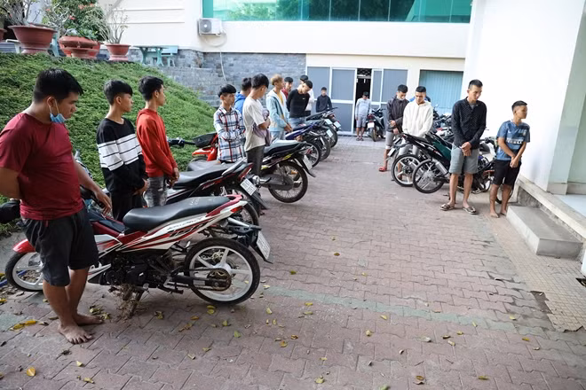 Các đối tượng cùng tang vật