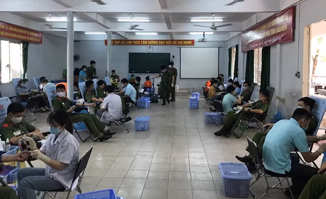 Toàn cảnh buổi hiến máu cứu người