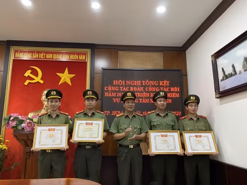 Giữ vững truyền thống hào hùng, vẻ vang của người lính Cảnh vệ ảnh 2