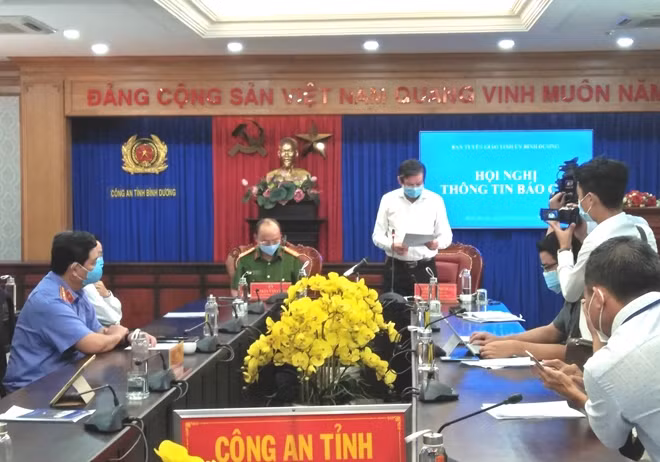 Ông Lê Hữu Phước phát biểu tại buổi họp báo