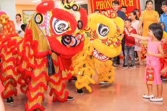 Tiết mục múa lân đặc sắc và trò chơi dân gian