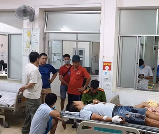 Cán bộ Công an lấy lời khai nạn nhân