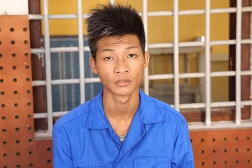 Bắt kẻ đốt xe máy, dùng dao chống người thi hành công vụ