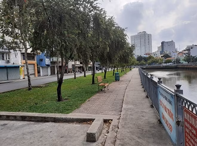 Một đoạn bờ kênh Nhiêu Lộc quận 3 đã giải quyết các điểm tụ tập câu cá
