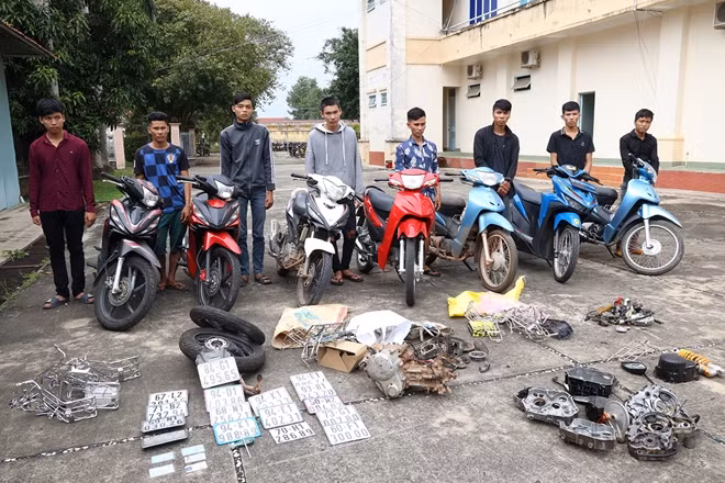 Các đối tượng cùng tang vật