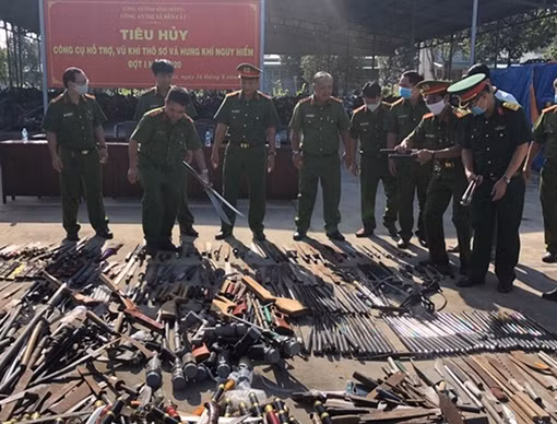 Tiêu huỷ hàng lậu trị giá hơn 2,5 tỷ đồng ảnh 5